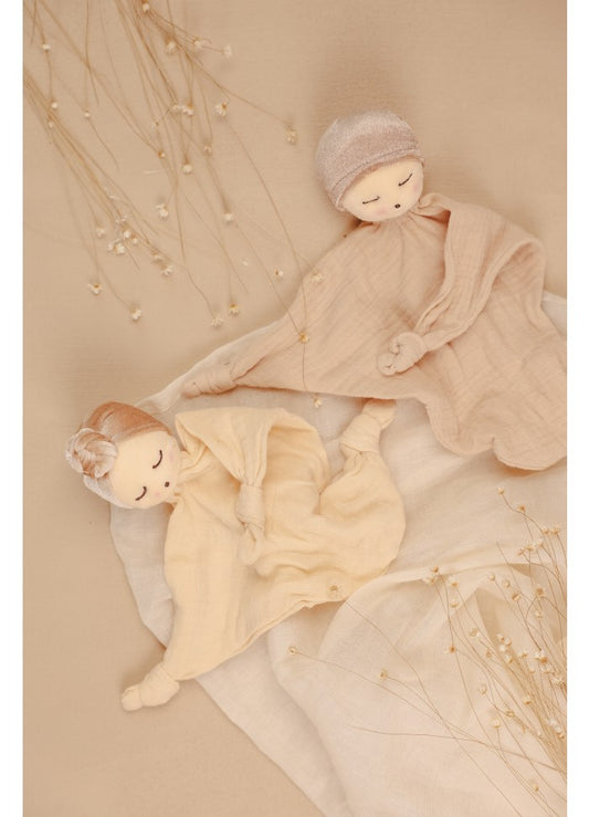 Mrs. Ertha Nusseklud Du Off White