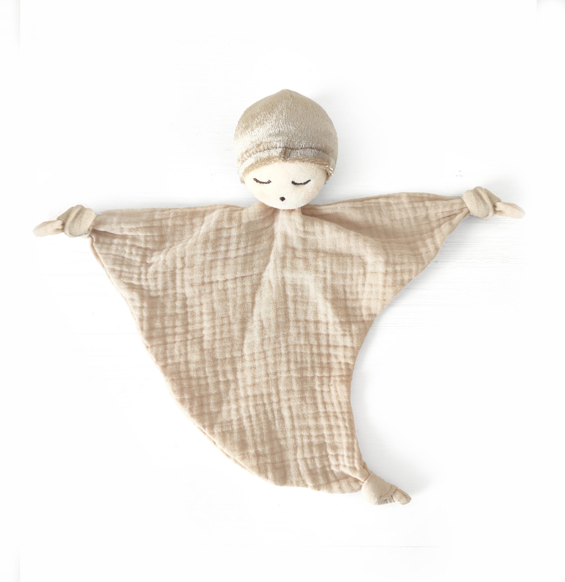 Mrs. Ertha Nusseklud Du Off White