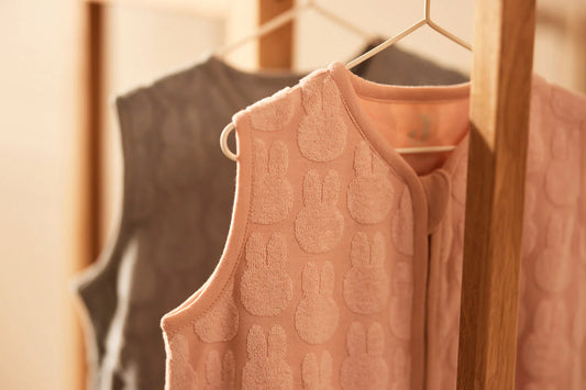 Jollein sovepose - Miffy - Wild Rose