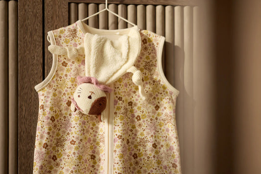 Jollein sommersovepose baby 0.5 TOG i Pretty Picnic print med blød OEKO-TEX bomuld til varme nætter