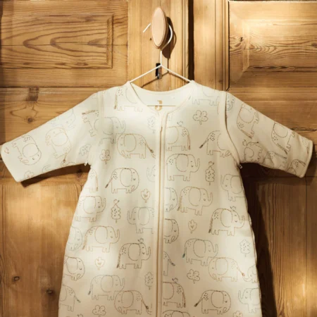 Babysovepose TOG 2.5 med elefant print fra Jollein – blød og sikker sovepose til nyfødte fra Mrs. Mama.