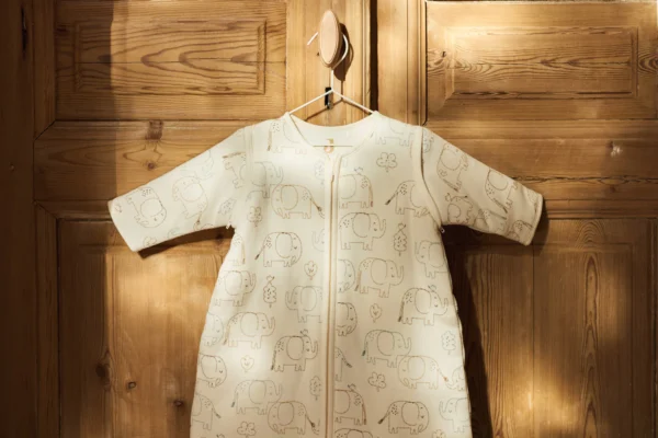 Babysovepose TOG 2.5 med elefant print fra Jollein – blød og sikker sovepose til nyfødte fra Mrs. Mama.