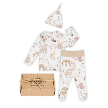 Barselsgave sæt i bomuld med bluse, bukser og hue – Forest Friends design fra Mrs. Mama. OEKO-TEX certificeret baby tøj gave.