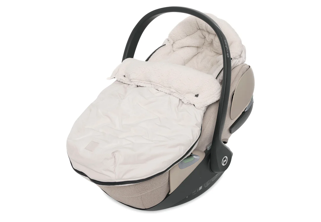 Kørepose baby 0+ i farven Sand med teddy-foer – passer til barnevogn og autostol, perfekt som vinter kørepose til nyfødte.
