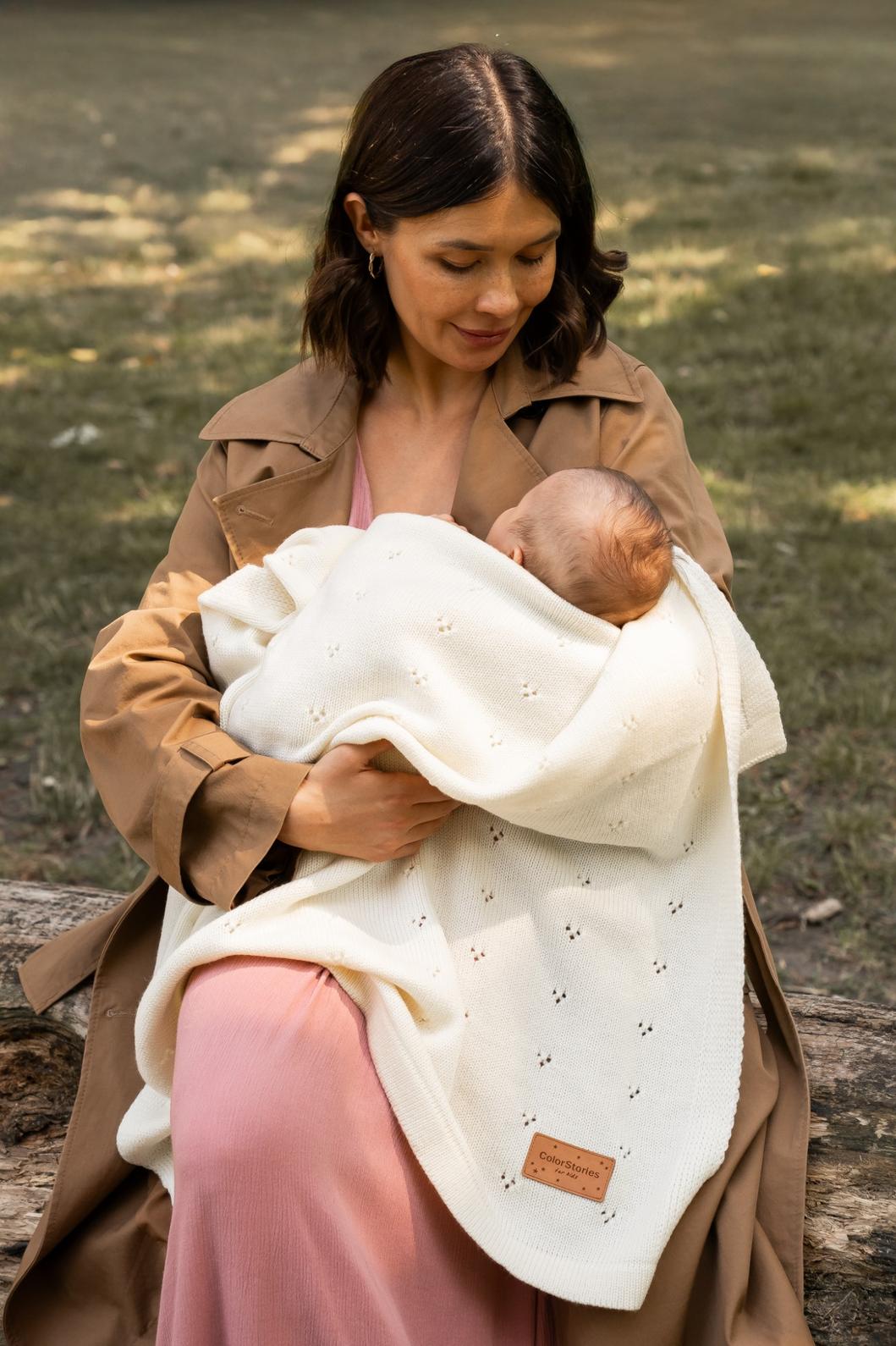 merino-babytæppe-mor-holder-baby merino-babytæppe-mor-holder-baby