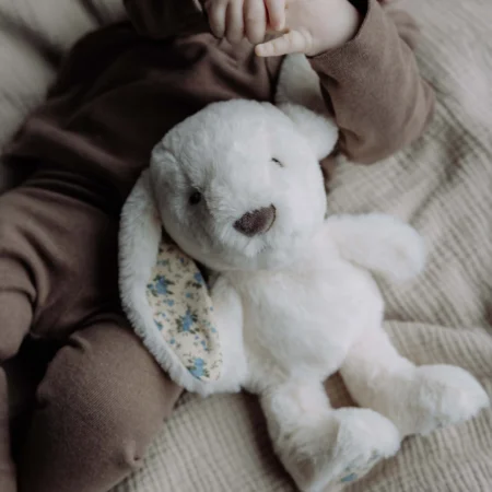 Hjertelydsbamse Milo baby bamse med hjertelyd skaber tryg søvn