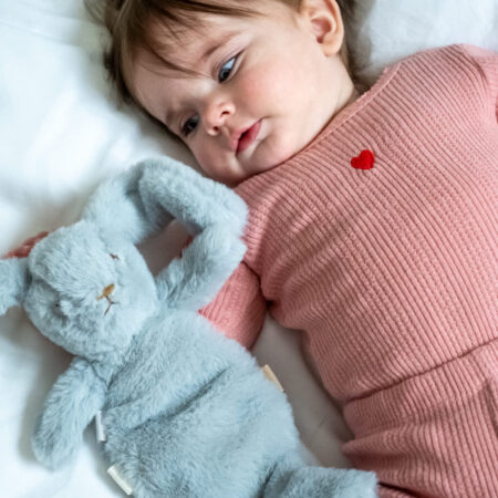 Kanin bamse med tyngde baby blå tyngdebamse nusseklud til babysøvn tryghed puttetid og bedre søvn