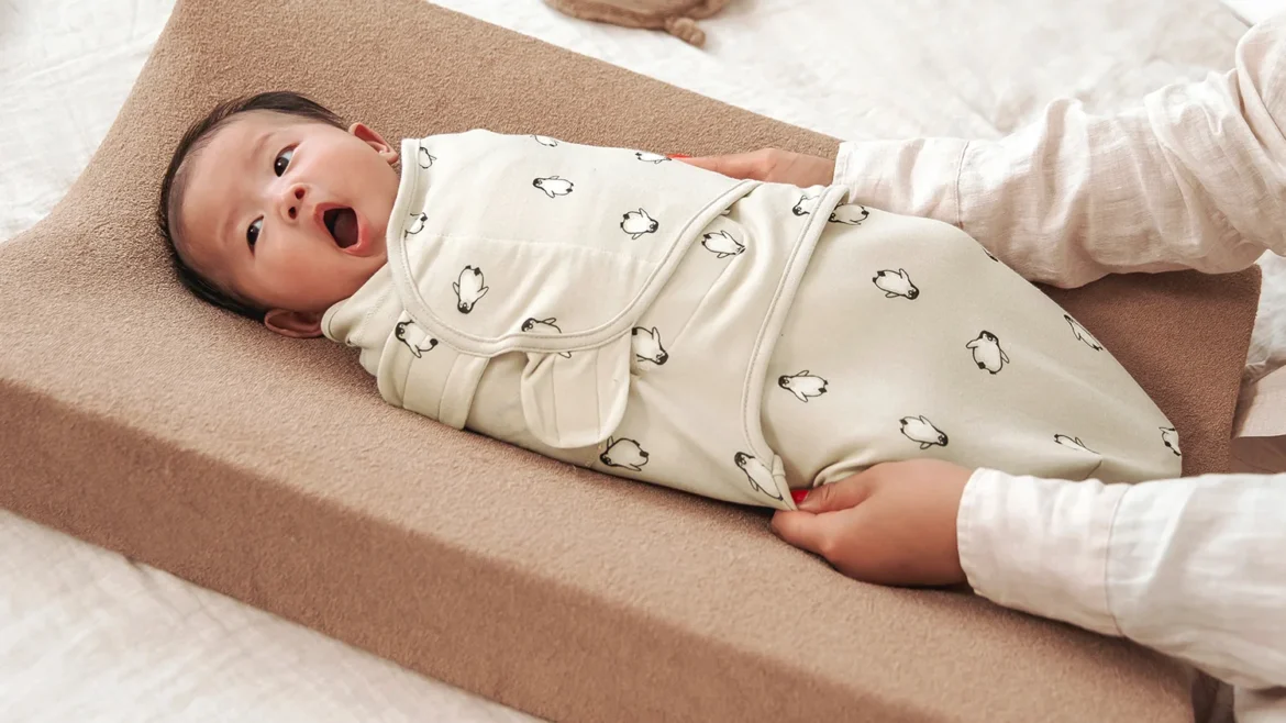 Hvornår skal man stoppe med at svøbe baby